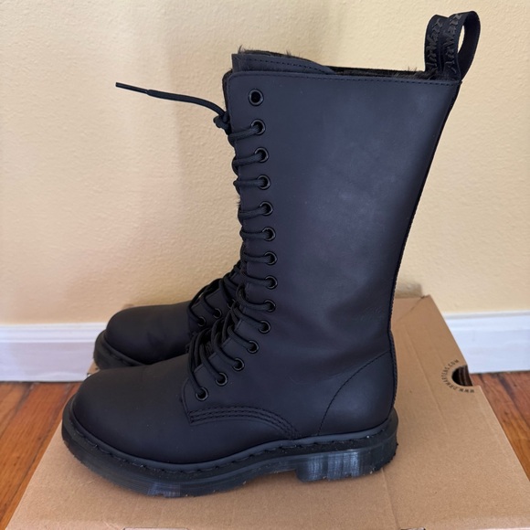 1914 Kolbert Tall Dr. Martens snowplow size 8 fur lined boot black - Picture 3 of 9